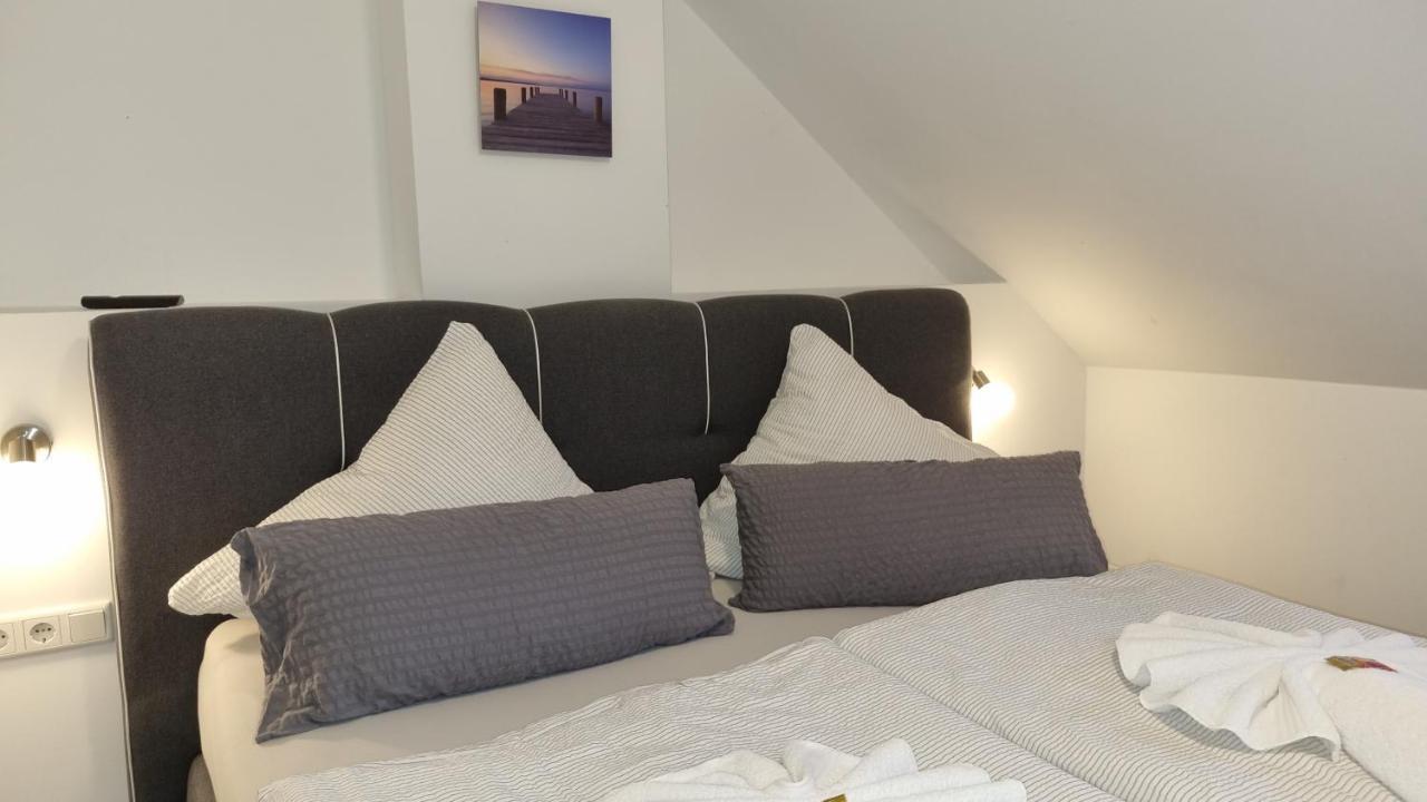 Pension Likedeeler Suite Majestaet Sir Francis Drake Borkum Esterno foto